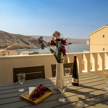 Modern Oceanview Apartment Metajna Luaran gambar