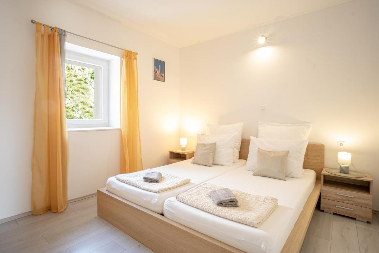 Modern Oceanview Apartment Metajna Luaran gambar