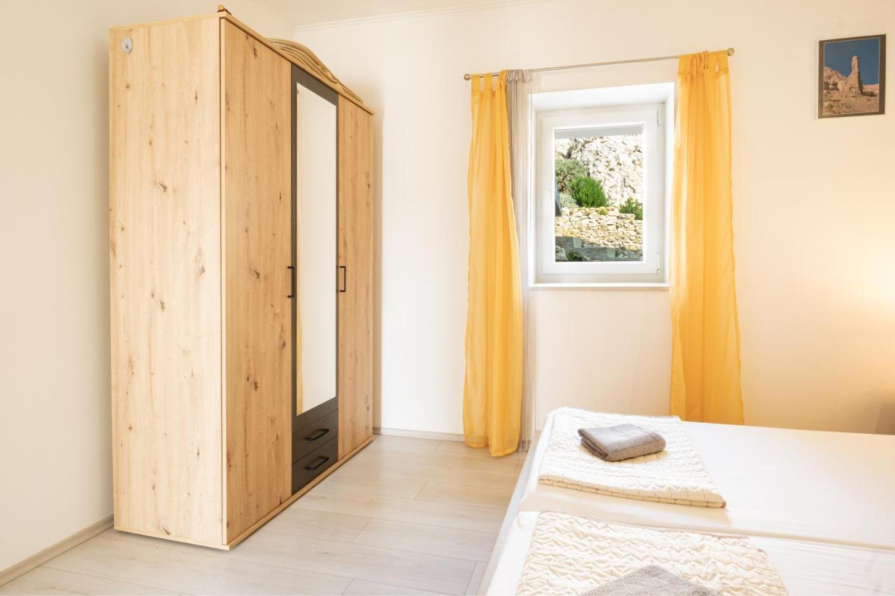 Modern Oceanview Apartment Metajna Luaran gambar