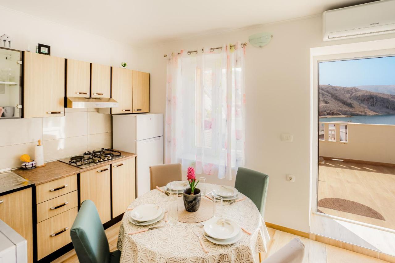 Modern Oceanview Apartment Metajna Luaran gambar