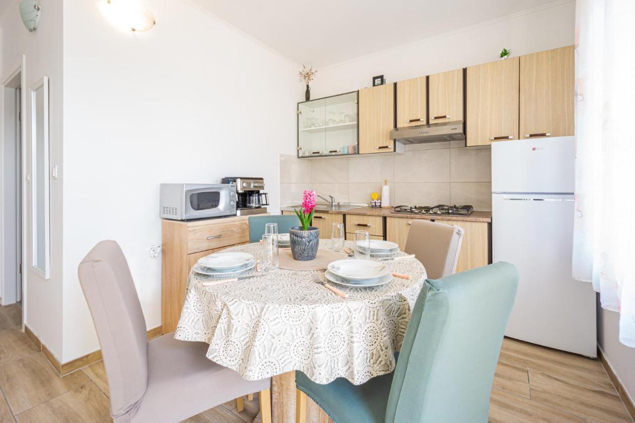 Modern Oceanview Apartment Metajna Luaran gambar