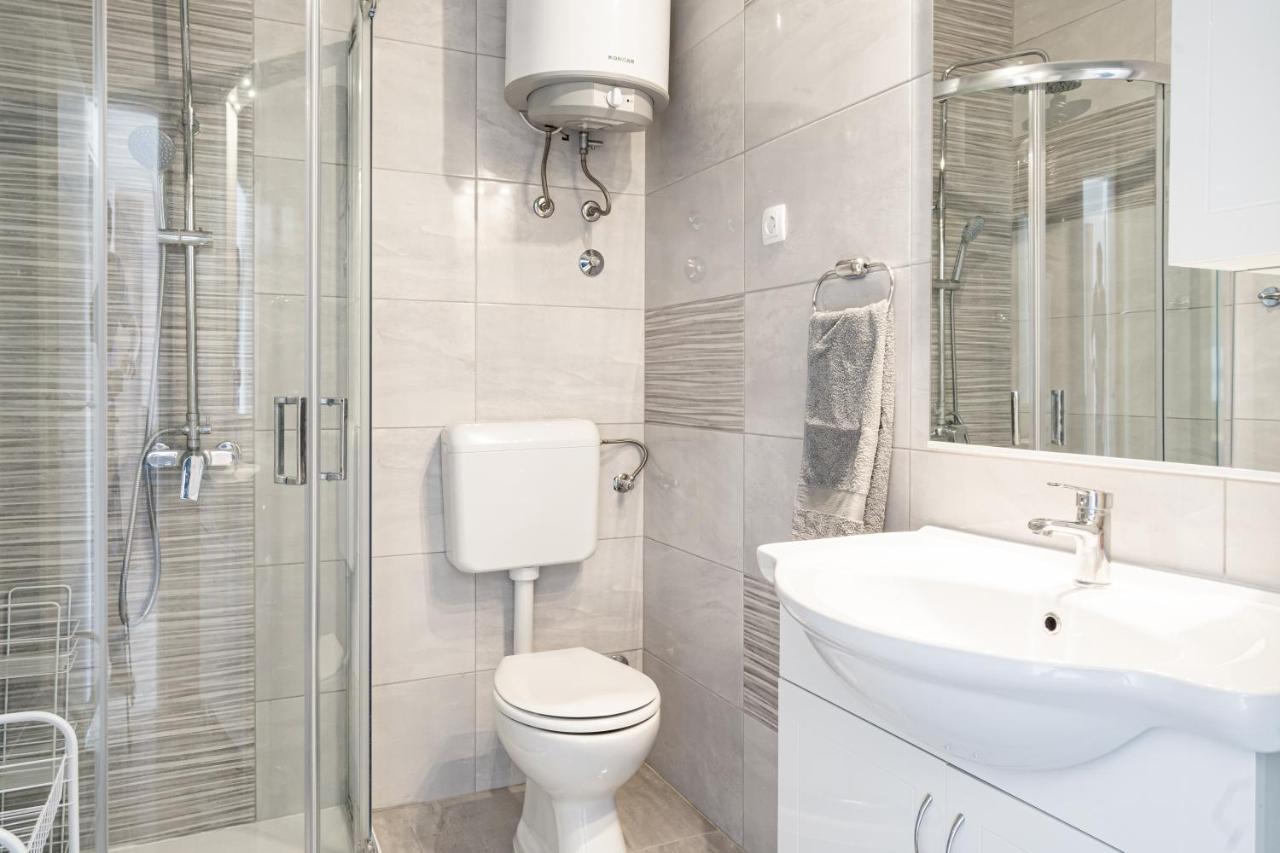 Modern Oceanview Apartment Metajna Luaran gambar